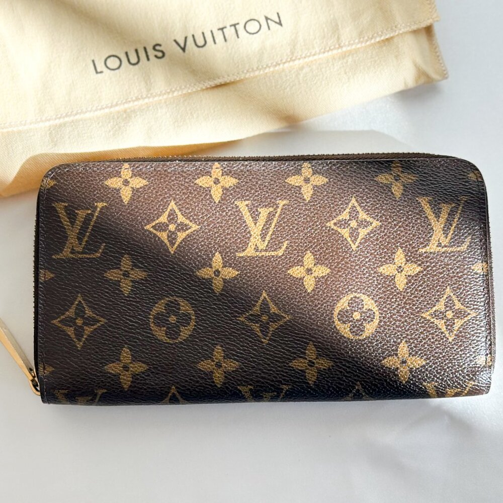 Louis Vuitton Monogram Zippy Wallet
